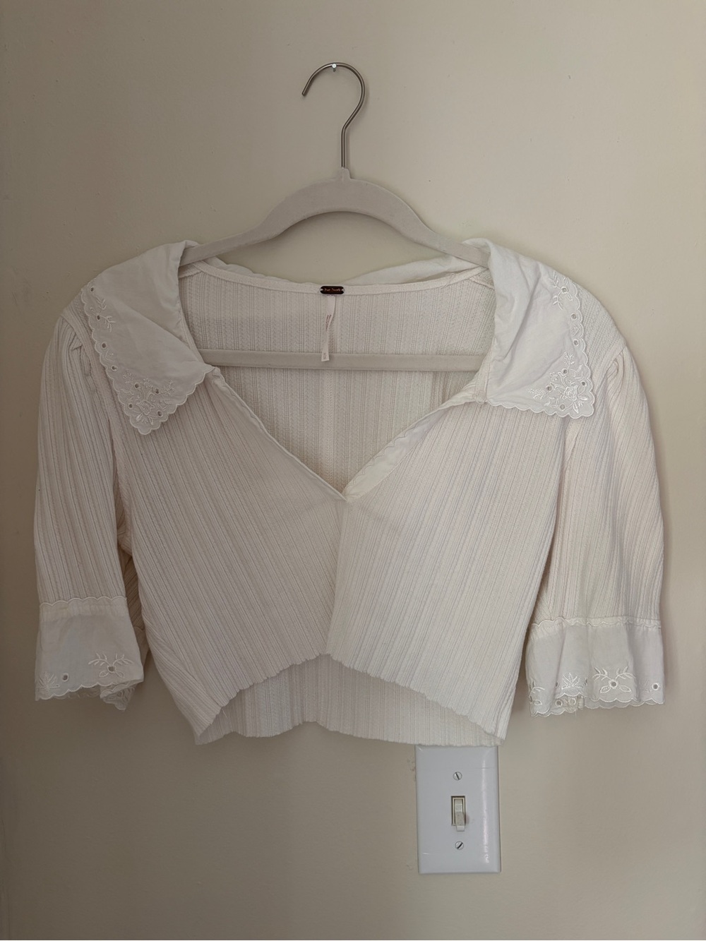 Free People Vintage White Ribbed V-Neck Cropped Top with Eyelet Collar